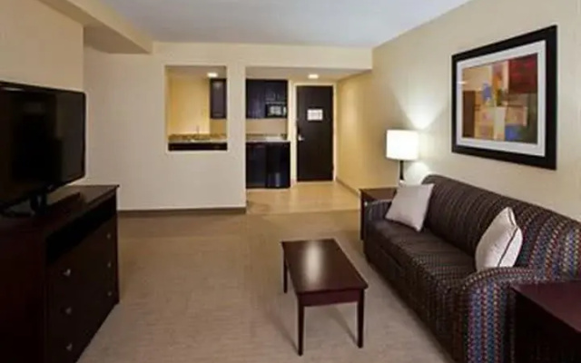 photo 4 of Holiday Inn Express Ft Lauderdale N Exec