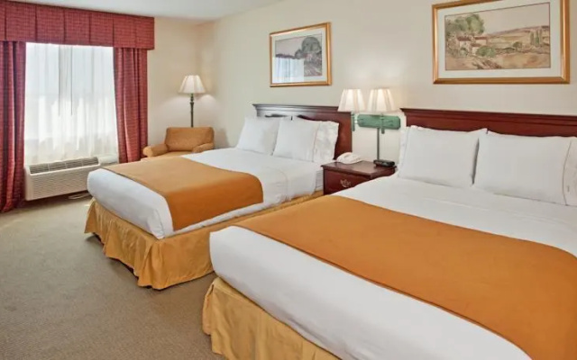 photo 3 of Holiday Inn Express Fulton