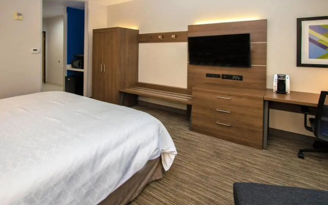 photo 4 of Holiday Inn Express Galleria Area