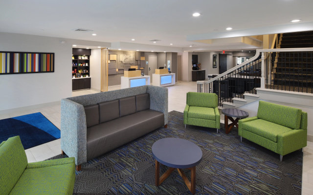photo 2 of Holiday Inn Express Grand Rapids SW by IHG