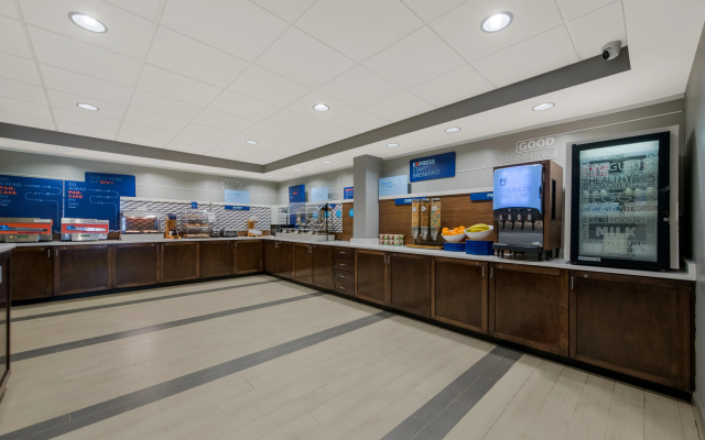 photo 2 of Holiday Inn Express Hampton - Coliseum Central by IHG