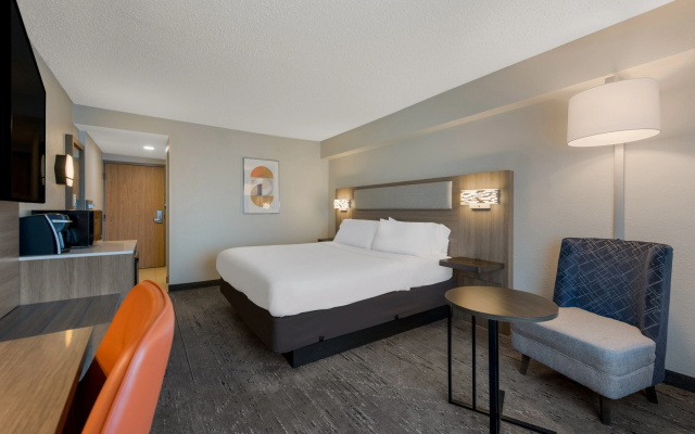 photo 4 of Holiday Inn Express Hampton - Coliseum Central by IHG