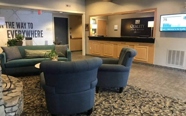 photo 2 of Quality Inn & Suites Hendersonville - Flat Rock