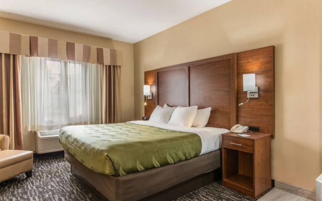 photo 4 of Quality Inn & Suites Hendersonville - Flat Rock