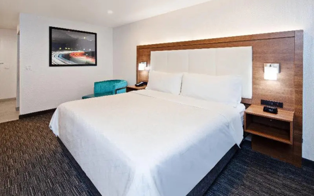 photo 5 of Holiday Inn Express Hollywood Walk Of Fame
