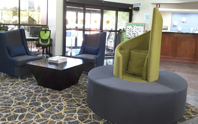 photo 2 of Holiday Inn Express Hotel & Suites by IHG