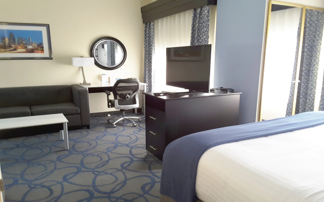 photo 3 of Holiday Inn Express Hotel & Suites by IHG
