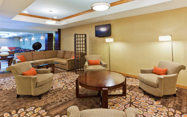 photo 2 of Holiday Inn Express & Suites Alexandria - Fort Belvoir by IHG