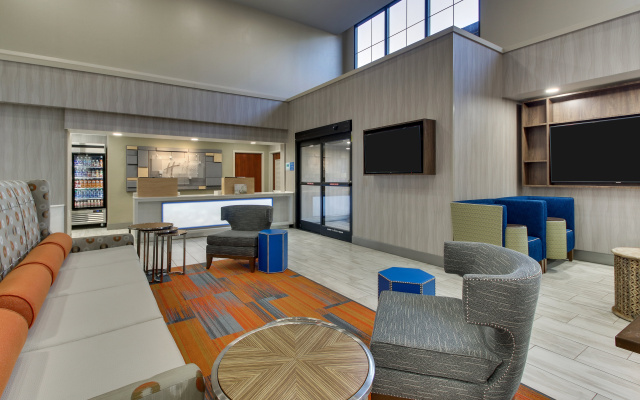 photo 2 of Holiday Inn Express & Suites Atlanta N-Perimeter Mall Area by IHG