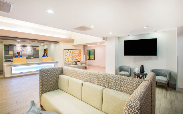 photo 2 of Holiday Inn Express & Suites Bellevue by IHG