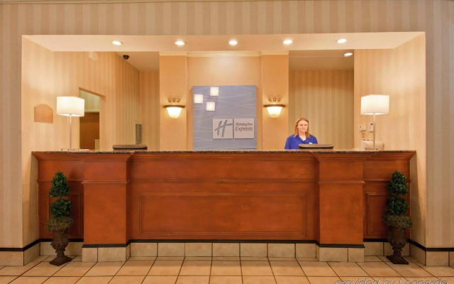 photo 2 of La Quinta Inn & Suites by Wyndham Bessemer