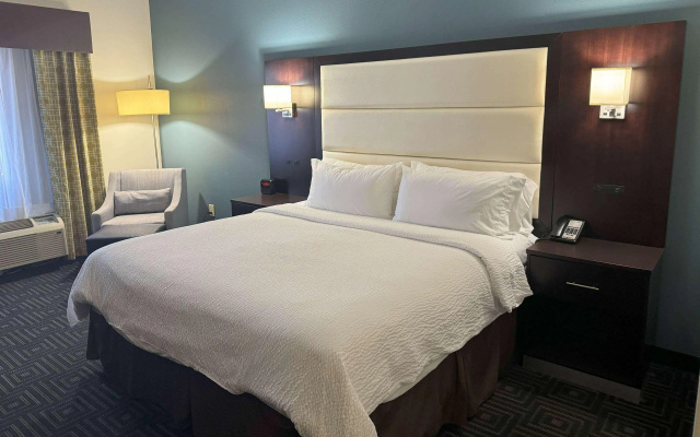 photo 4 of La Quinta Inn & Suites by Wyndham Bessemer