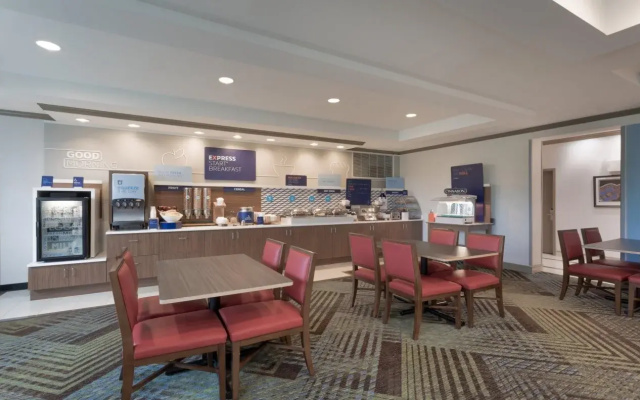 photo 2 of Holiday Inn Express Hotel & Suites Bethlehem by IHG