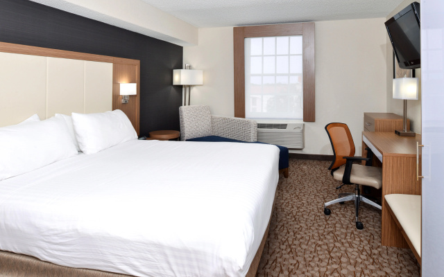 photo 3 of Holiday Inn Express & Suites Naples North - Bonita Springs by IHG