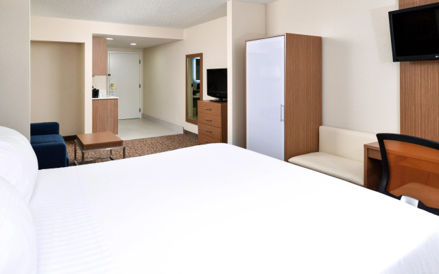 photo 5 of Holiday Inn Express & Suites Naples North - Bonita Springs by IHG