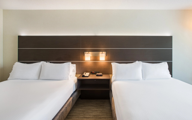 photo 2 of Holiday Inn Express Hotel & Suites Boston-Marlboro by IHG