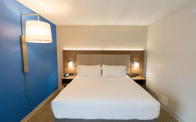 photo 3 of Holiday Inn Express & Suites Nashville - Brentwood I-65 by IHG