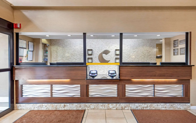 photo 3 of Comfort Inn & Suites Canton Riverstone Area
