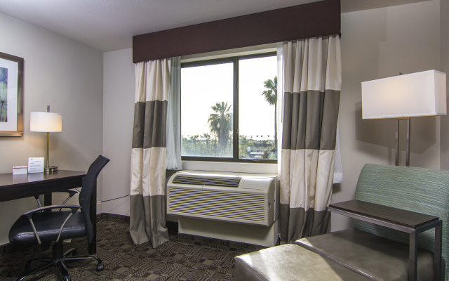 photo 4 of Holiday Inn Express & Suites Carlsbad Beach by IHG