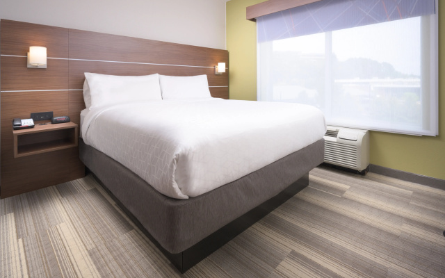 photo 3 of Holiday Inn Express Hotel & Suites Chattanooga Downtown by IHG