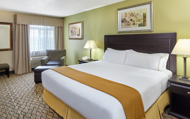 photo 3 of Holiday Inn Express & Suites Chicago-Libertyville by IHG