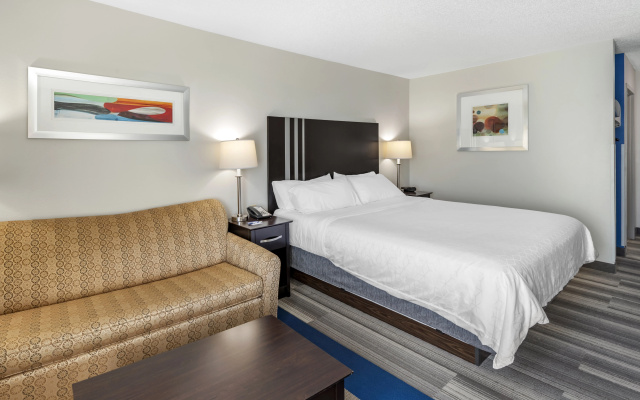 photo 2 of Holiday Inn Express Hotel & Suites Cincinnati-Blue Ash by IHG