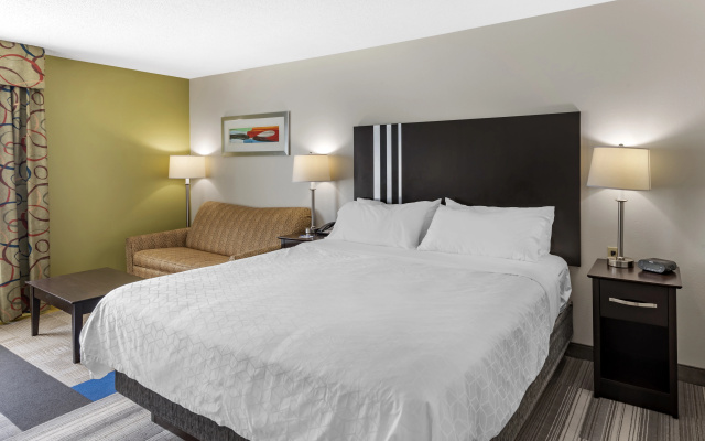 photo 3 of Holiday Inn Express Hotel & Suites Cincinnati-Blue Ash by IHG