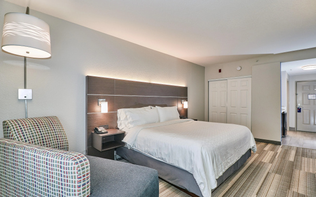 photo 4 of Holiday Inn Express Hotel & Suites Clearwater/Us 19 N by IHG