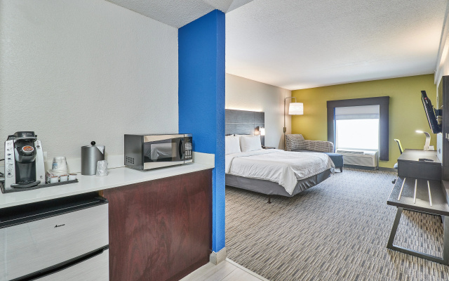 photo 5 of Holiday Inn Express Hotel & Suites Clearwater/Us 19 N by IHG