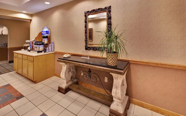 photo 2 of Holiday Inn Express Hotel & Suites Clinton by IHG