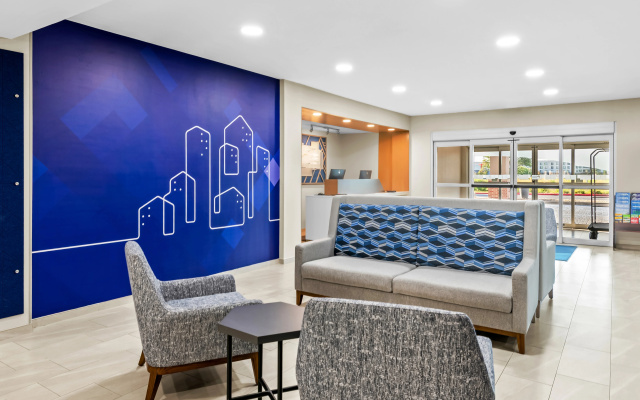photo 2 of Holiday Inn Express Hotel & Suites Council Bluffs - Conv Ctr by IHG