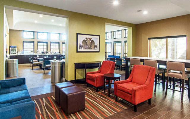 photo 2 of Comfort Suites NW Dallas Near Love Field