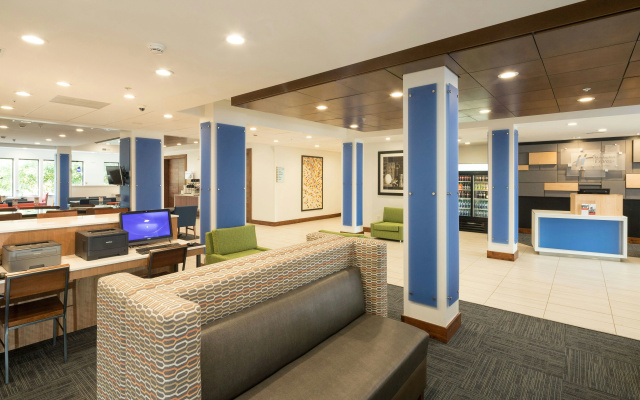 photo 2 of Holiday Inn Express Hotel & Suites Detroit - Utica by IHG