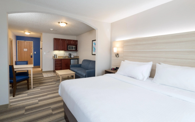photo 5 of Holiday Inn Express Hotel & Suites Detroit - Utica by IHG