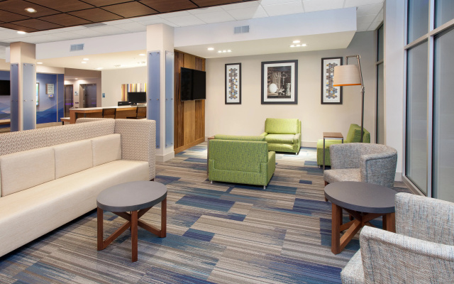 photo 2 of Holiday Inn Express & Suites Detroit - Farmington Hills by IHG
