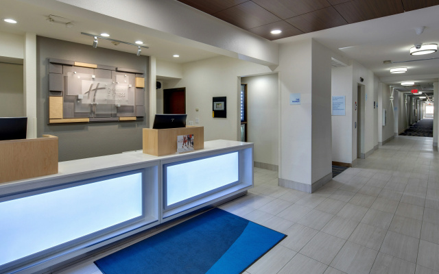 photo 5 of Holiday Inn Express & Suites Detroit - Farmington Hills by IHG