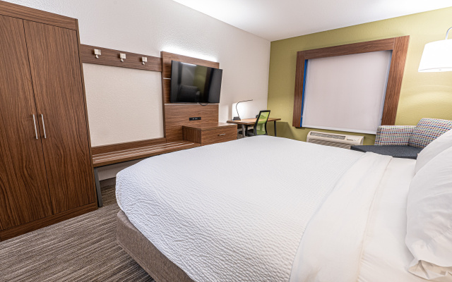 photo 3 of Holiday Inn Express Hotel & Suites East Lansing by IHG