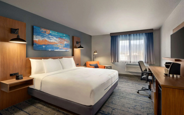 photo 4 of La Quinta Inn & Suites by Wyndham Springfield