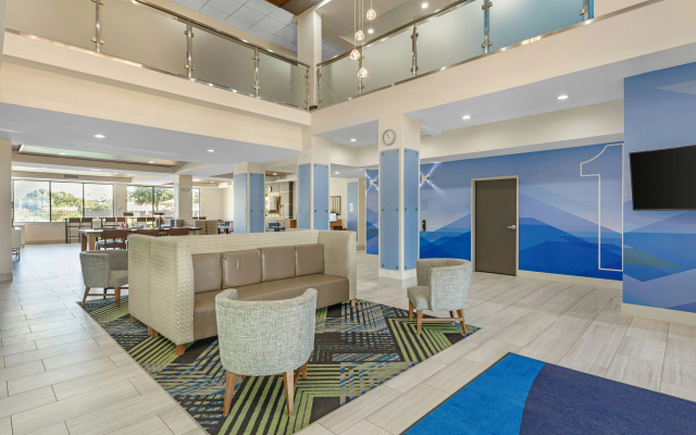 photo 2 of Holiday Inn Express Hotel & Suites Fairfield - North by IHG