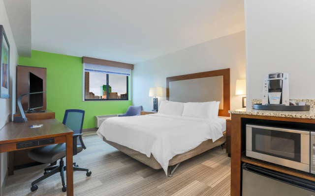 photo 3 of Holiday Inn Express & Suites Fort Worth Downtown by IHG