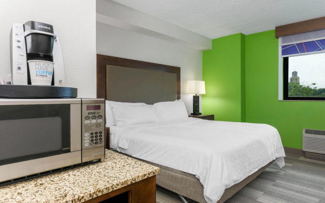 photo 5 of Holiday Inn Express & Suites Fort Worth Downtown by IHG
