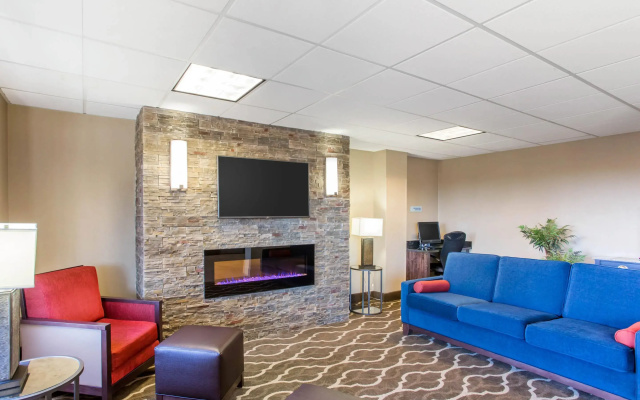 photo 3 of Comfort Inn Franklin Highway 96