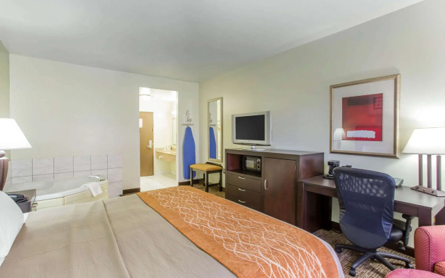 photo 5 of Comfort Inn Franklin Highway 96