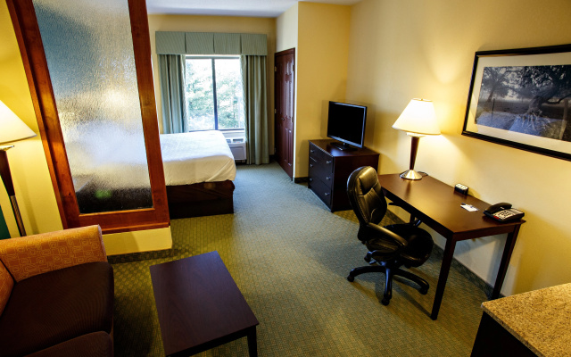 photo 2 of Holiday Inn Express Hotel & Suites Harrisburg West by IHG