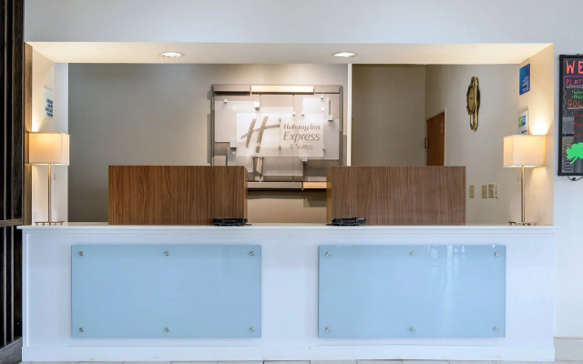 photo 2 of Holiday Inn Express Hotel & Suites Harrison by IHG