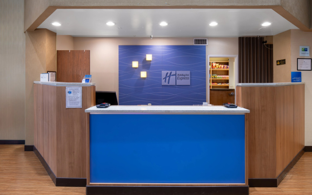 photo 2 of Holiday Inn Express Hotel & Suites Henderson by IHG