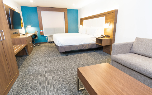 photo 5 of Holiday Inn Express & Suites Hollywood Walk Of Fame