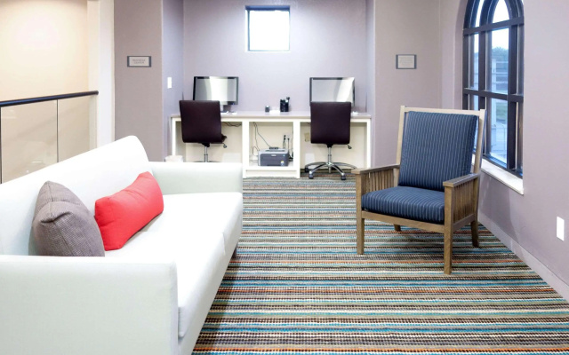 photo 2 of Country Inn & Suites by Radisson, Houston Northwest, TX