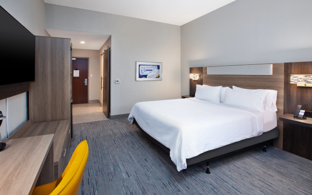 photo 3 of Holiday Inn Express I-26 & Us 29 At Westgate Mall by IHG