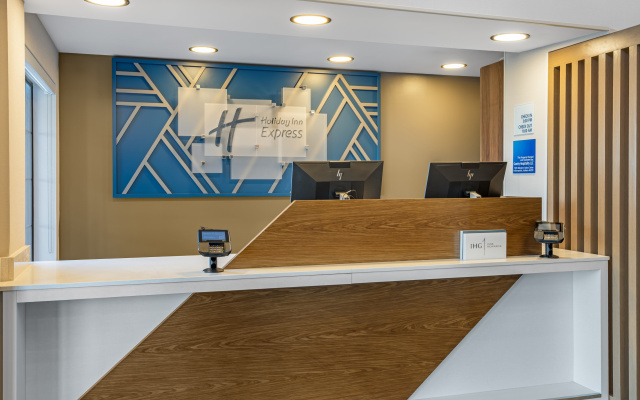 photo 2 of HOLIDAY INN EXPRESS & SUITES INDIANAPOLIS - EAST by IHG